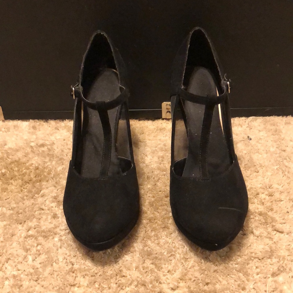 Black heel with mesh